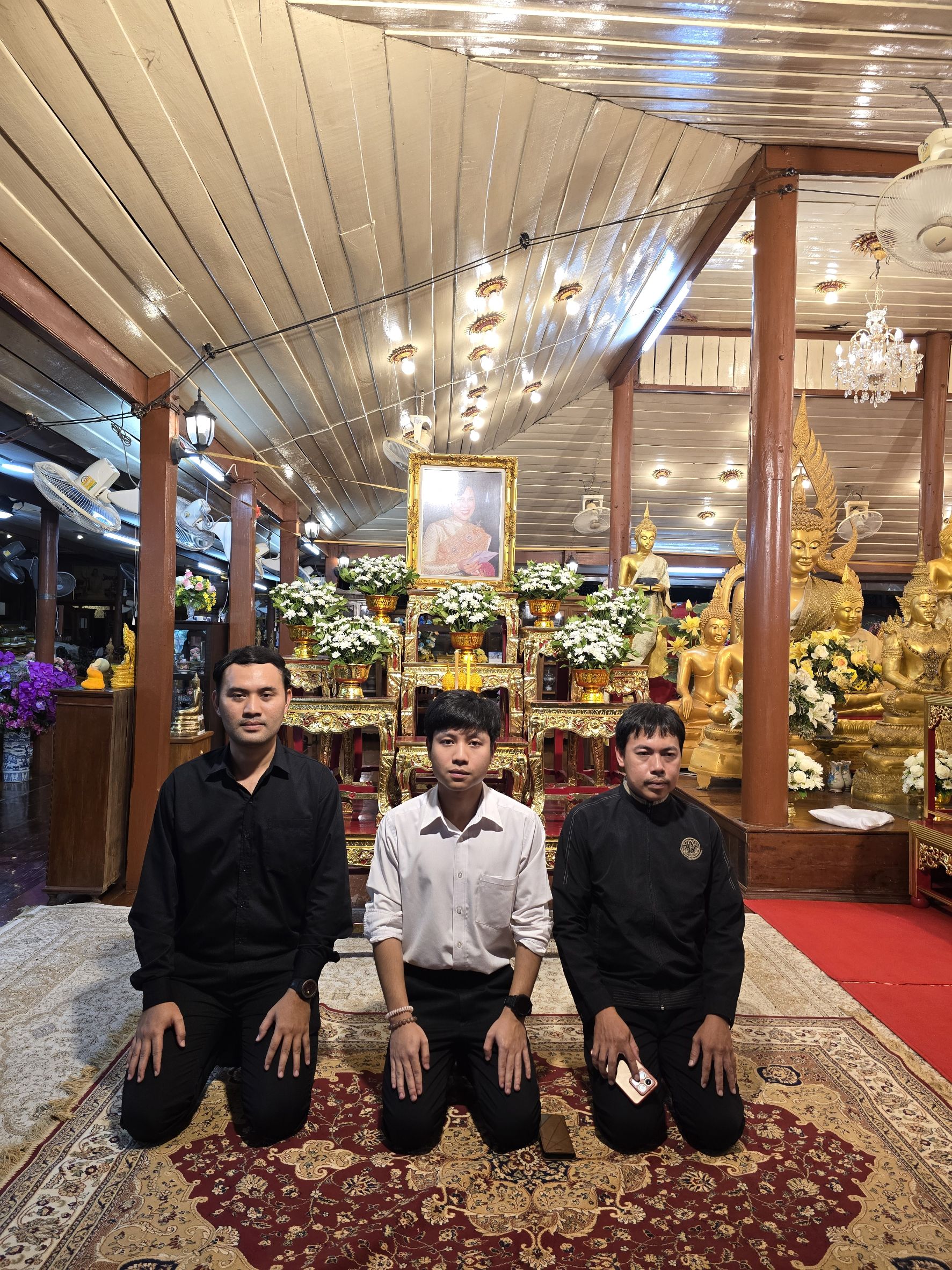 title - วันที่ 24 เมษายน 2569 เวลา 15.30 น. นายวิทูล ประดิษฐบุญ ปฏิรูปที่ดินจังหวัดปราจีนบุรี มอบหมายให้ เจ้าหน้าที่ ส.ป.ก.ปราจีนบุรี เข้าร่วม พิธีสวดพระพุทธมนต์และเจริญจิตตภาวนา เพื่อน้อมอุทิศถวายเป็นพระราชกุศลแด่ สมเด็จพระนางเจ้าสิริกิติ์ พระบรมราชินีนาถ พระบรมราชชนนีพันปีหลวง